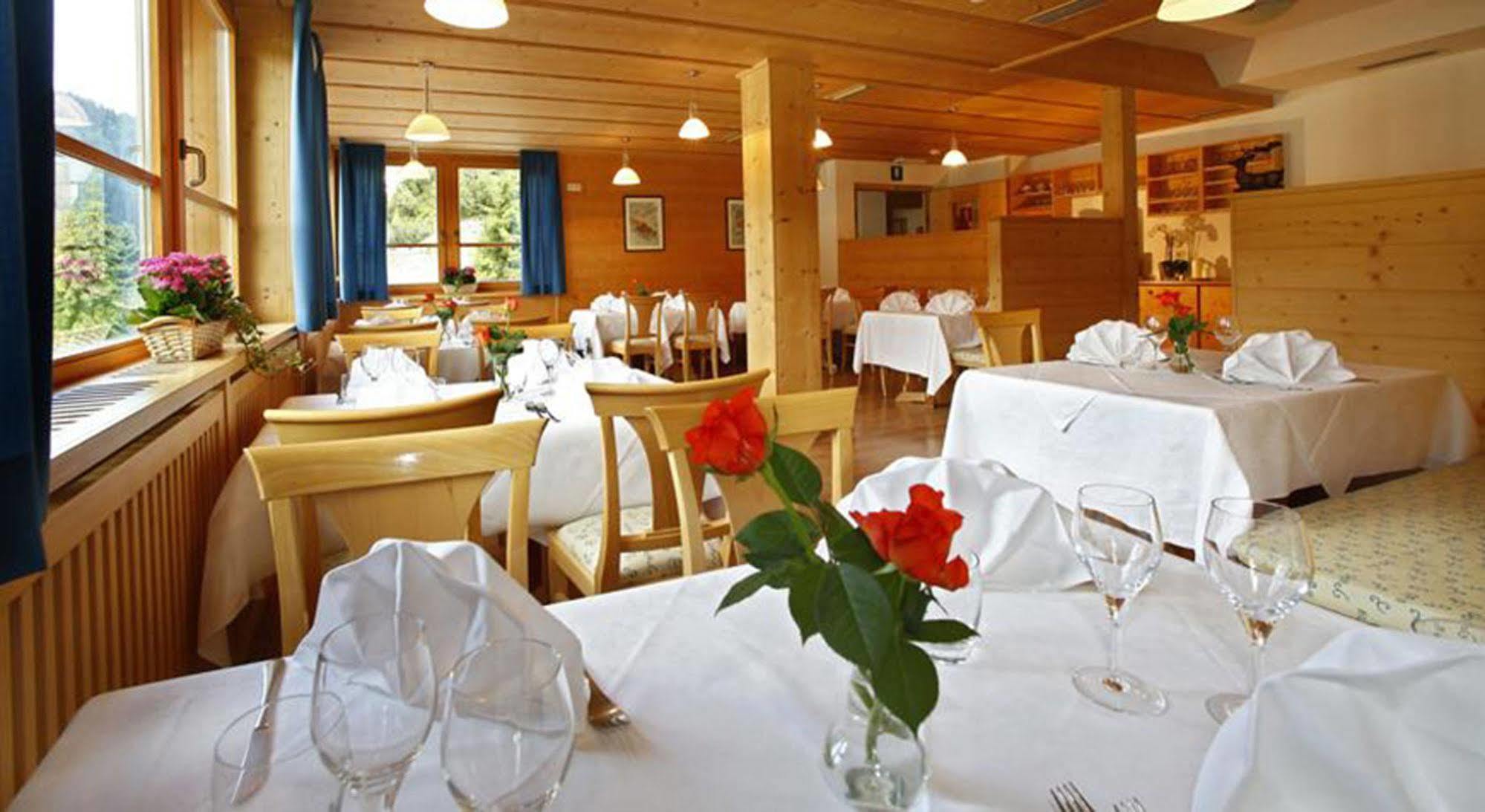 Hotel Meisules Sëlva Buitenkant foto